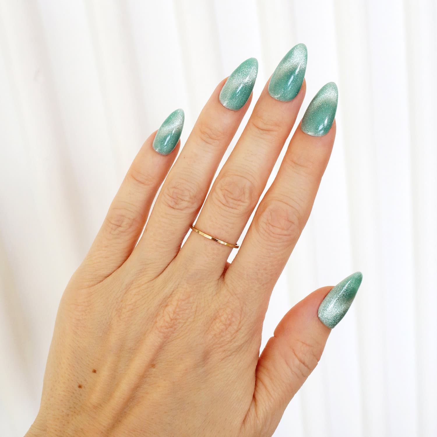 green cat eye gel nails