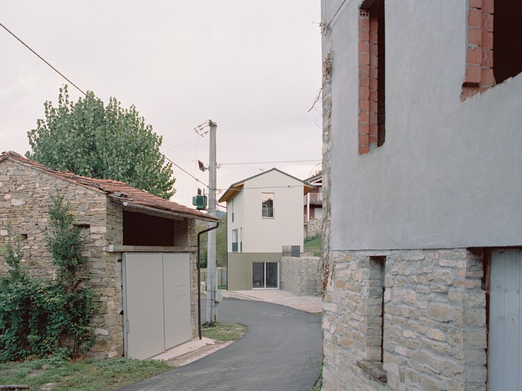 Private House Val Trebbia / Studio Pietro Todeschini + Studio Paolo Pagani - Exterior Photography, Facade, Concrete