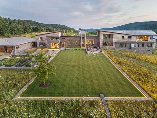 Honor winner Greylock Datum House by Wagner Hodgson Landscape Architecture. Photo Credit: Neil Landino; Landino Photo Honor winner Greylock Datum House by Wagner Hodgson Landscape Architecture. Photo Credit: Neil Landino; Landino Photo