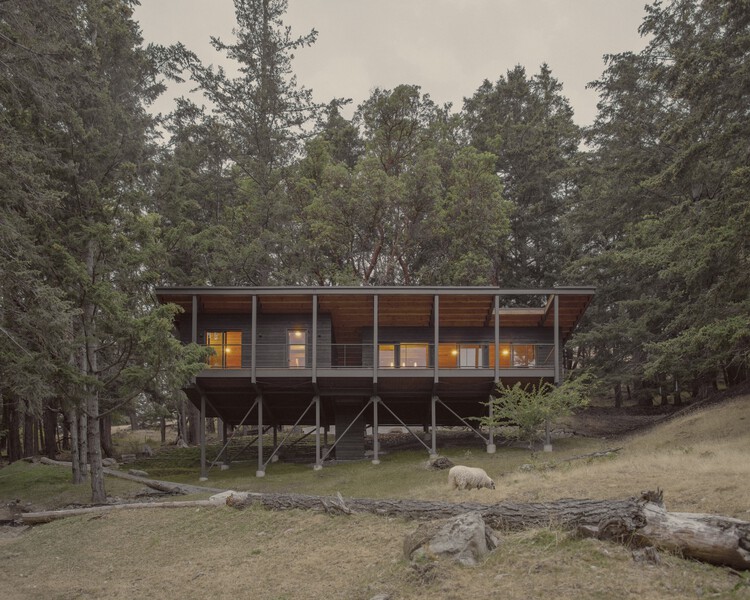 Trestle Cabin / Miller Hull Partnership - Image 2 of 28