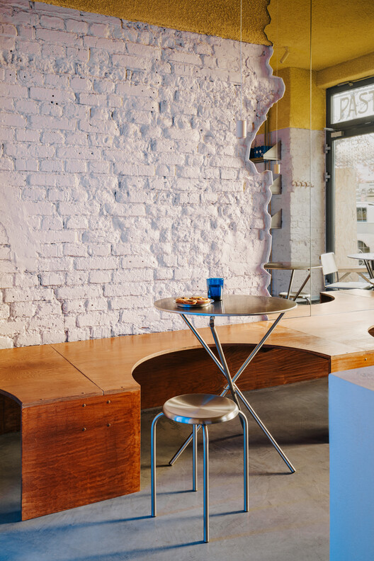 Pastelowe Pâtisserie / Znamy się - Interior Photography, Lighting, Chair