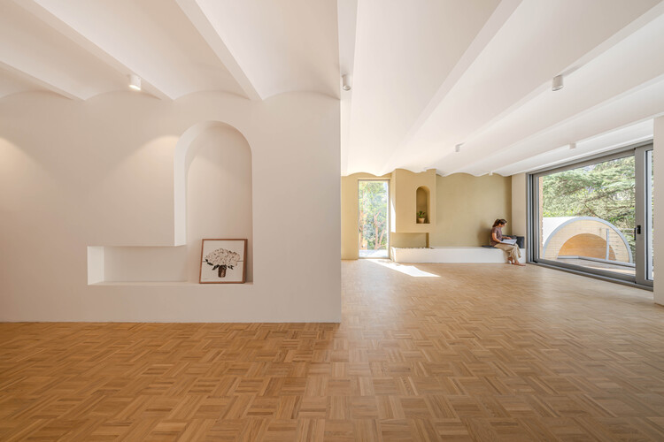A House Looking to A Cedrus Tree / Cedrus Studio - More Images