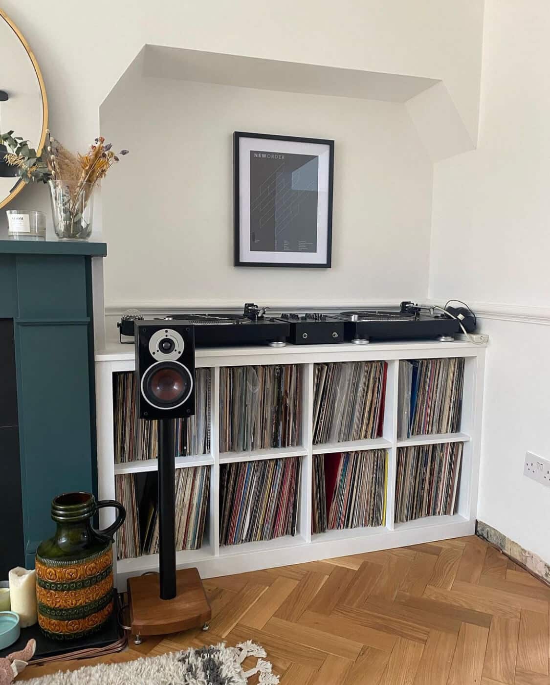 DIY vinyl record player stand
