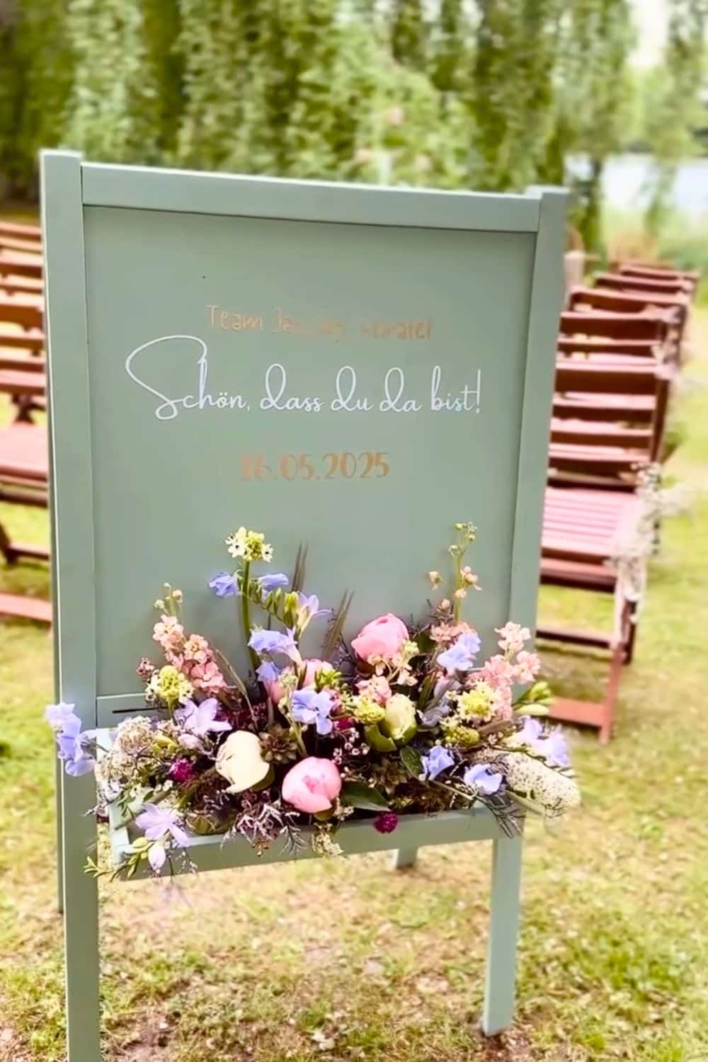 We’re Saying “I Do!” to This Gorgeous Wedding Sign DIY 24 wedding sign diy from old IKEA easel