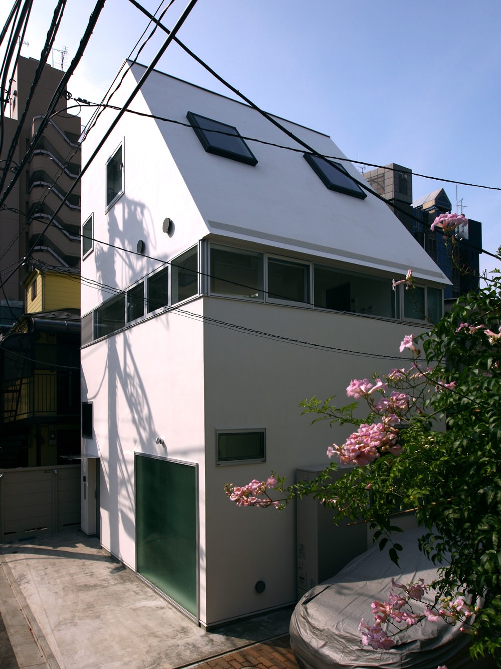 © atelier HAKO architects