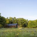 Dutchmoor Valley Guesthouse / SEEK Design + Architecture. Image © Angie McMonigal Guesthouses and Lessons in Generosity: Spaces of Hospitality in Rural America - Image 4 of 44
